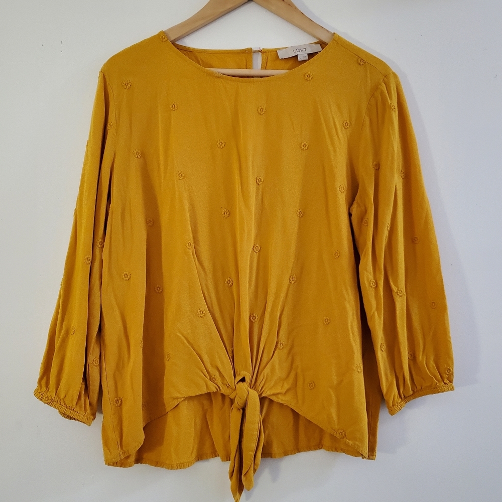 🌹LOFT Lightweight Mustard Top w/Tie
